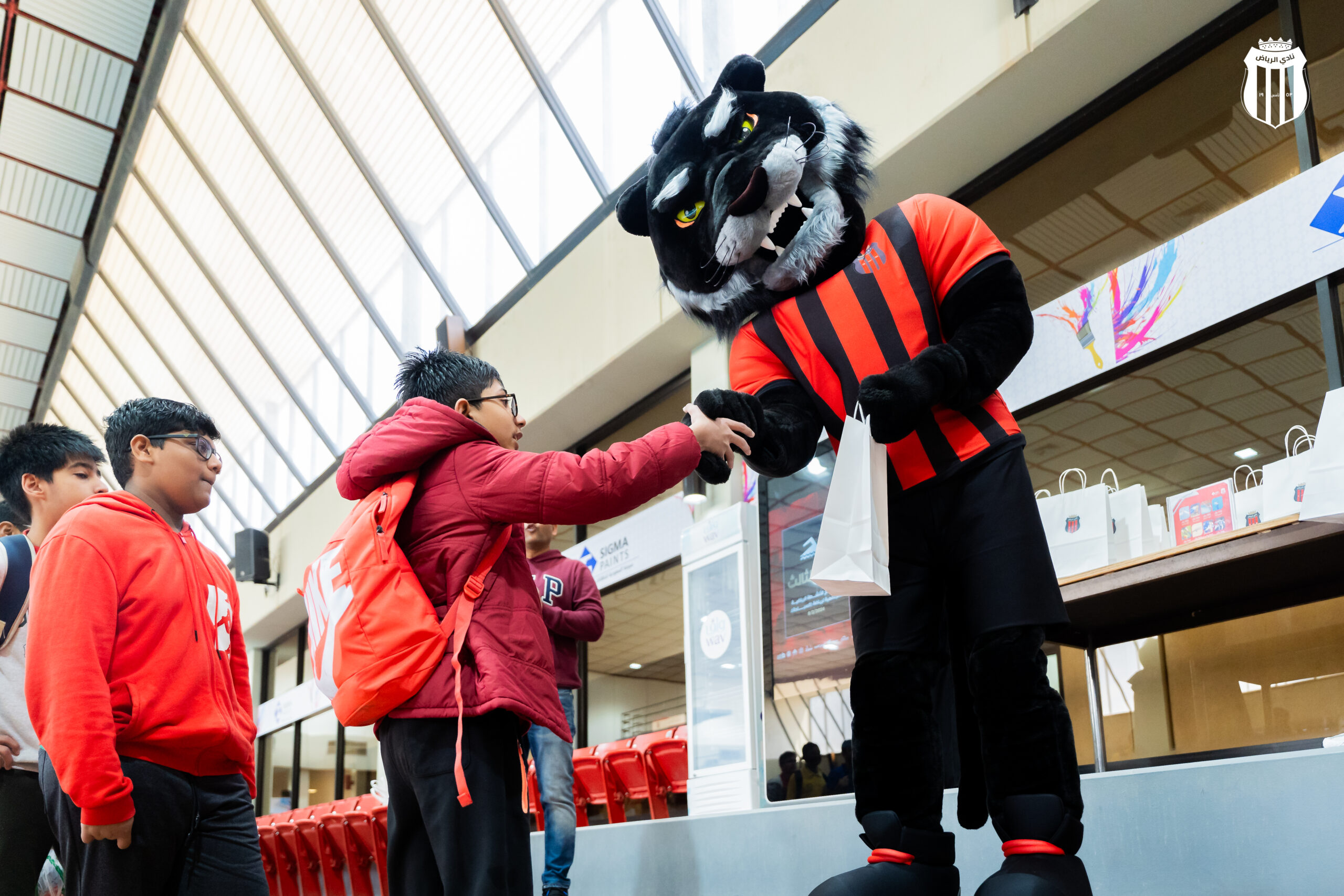 نادي الرياض يفعل الأنشطة الرياضية المجتمعية لطلاب المدارس