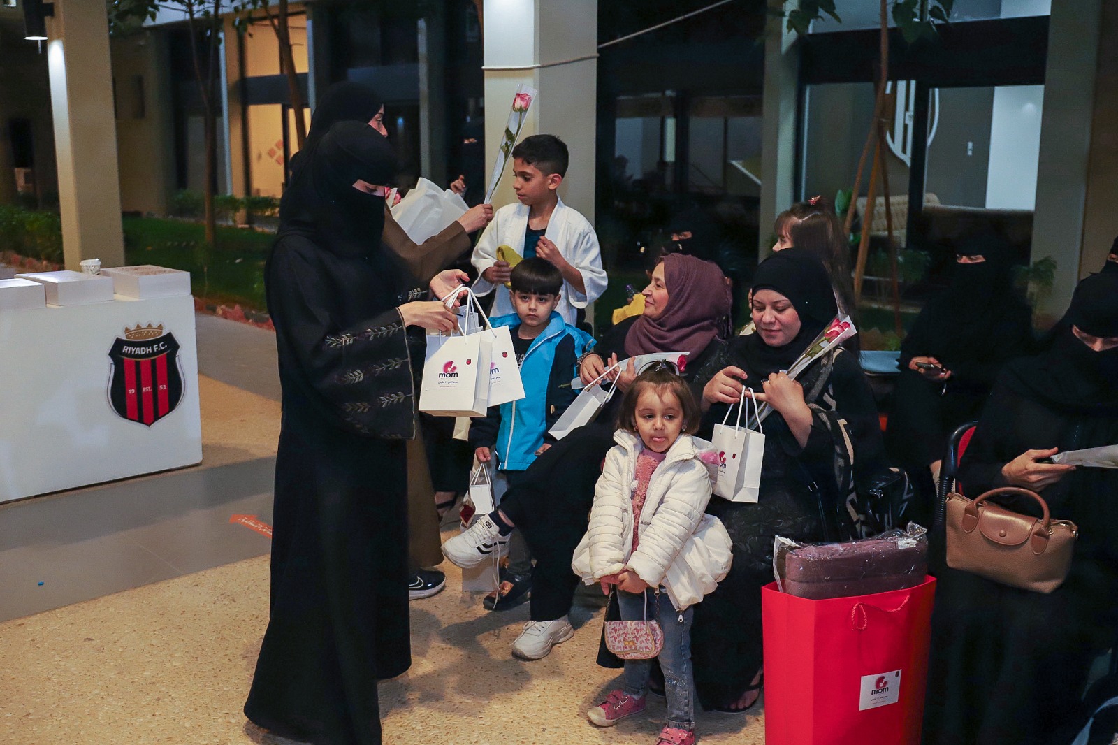 نادي الرياض يشارك العالم الاحتفاء بـ "يوم الأم"